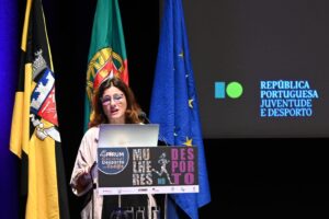 Presidente da CIG, Sandra Ribeiro a discursar 