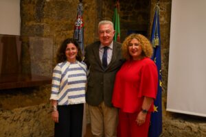 Fotografia da presidente da CIG, do vice-presidnete do Governo dos Açores e • Diretora Regional para a Promoção da Igualdade e Inclusão Social