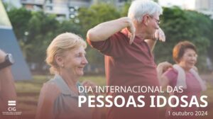 Três pessoas idosas, duas mulheres e um homem, a praticar atividade física