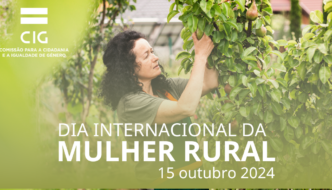 mulher apanha pêras de uma pereira. dia internacional da mulher rural. 15 de outubro 2024. logótipo cig